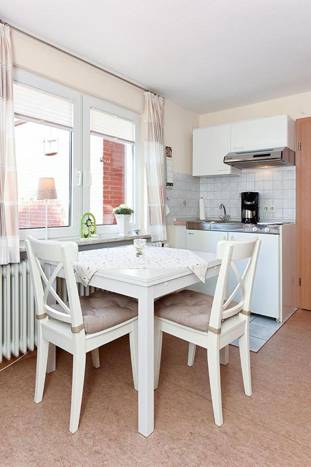 Ferienwohnungen Im Haus Nordseebrise Neuharlingersiel Exterior photo